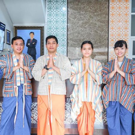 Cabin Hotel Sutomo Yogyakarta Esterno foto