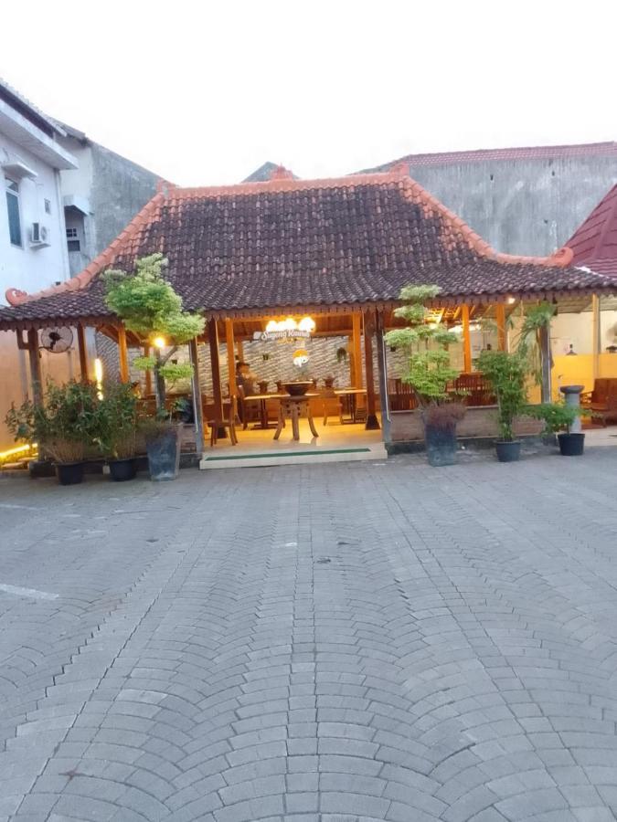 Cabin Hotel Sutomo Yogyakarta Esterno foto