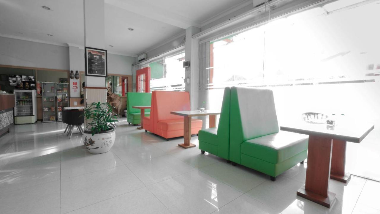 Cabin Hotel Sutomo Yogyakarta Esterno foto