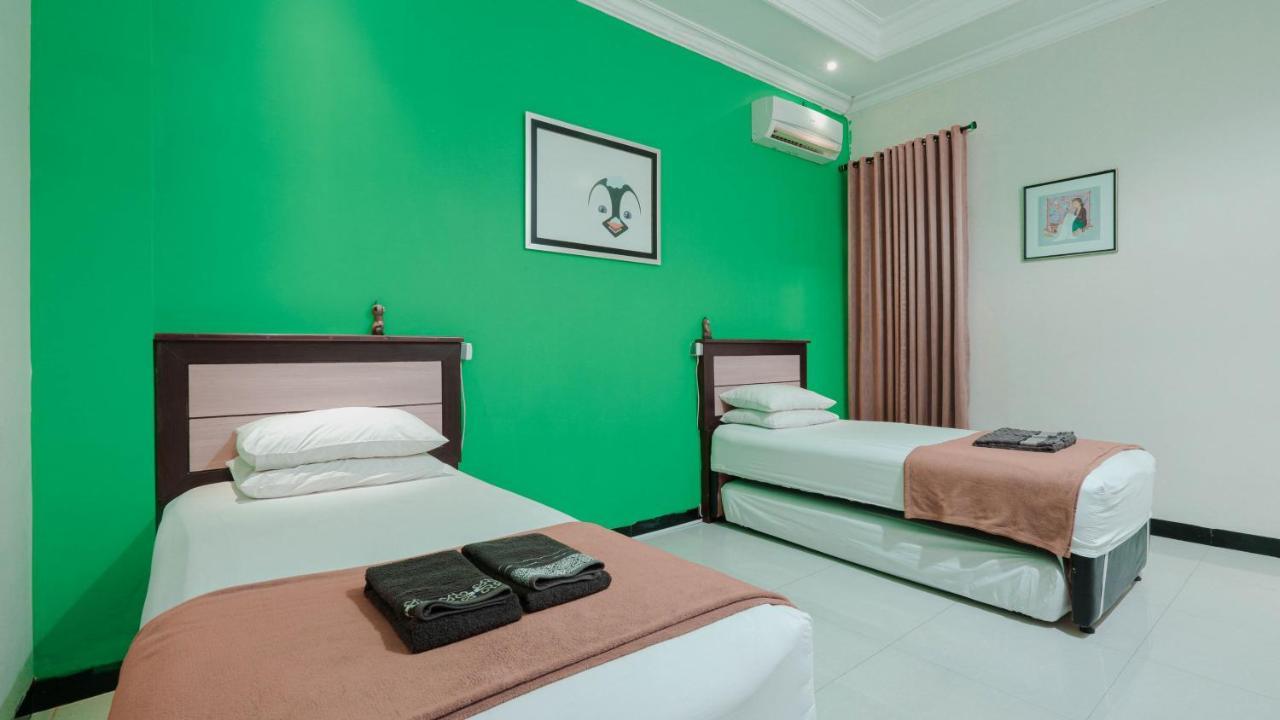 Cabin Hotel Sutomo Yogyakarta Esterno foto