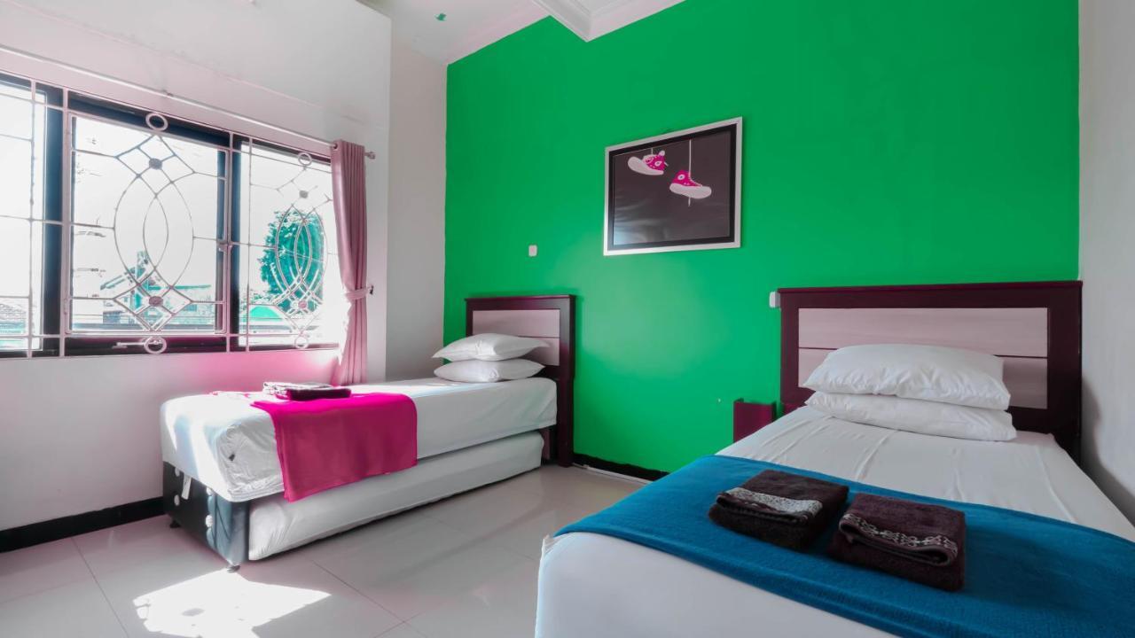 Cabin Hotel Sutomo Yogyakarta Esterno foto