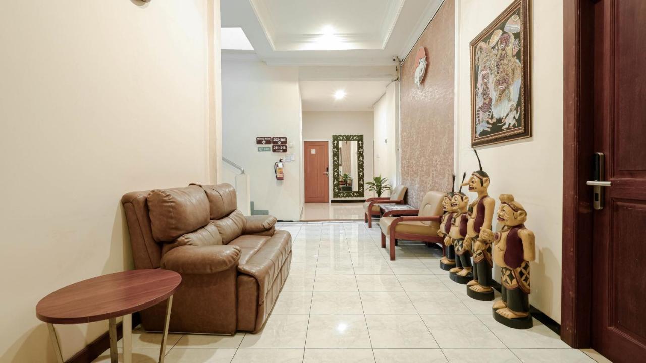Cabin Hotel Sutomo Yogyakarta Esterno foto