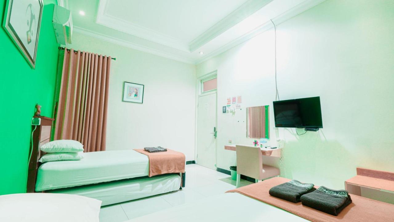 Cabin Hotel Sutomo Yogyakarta Esterno foto