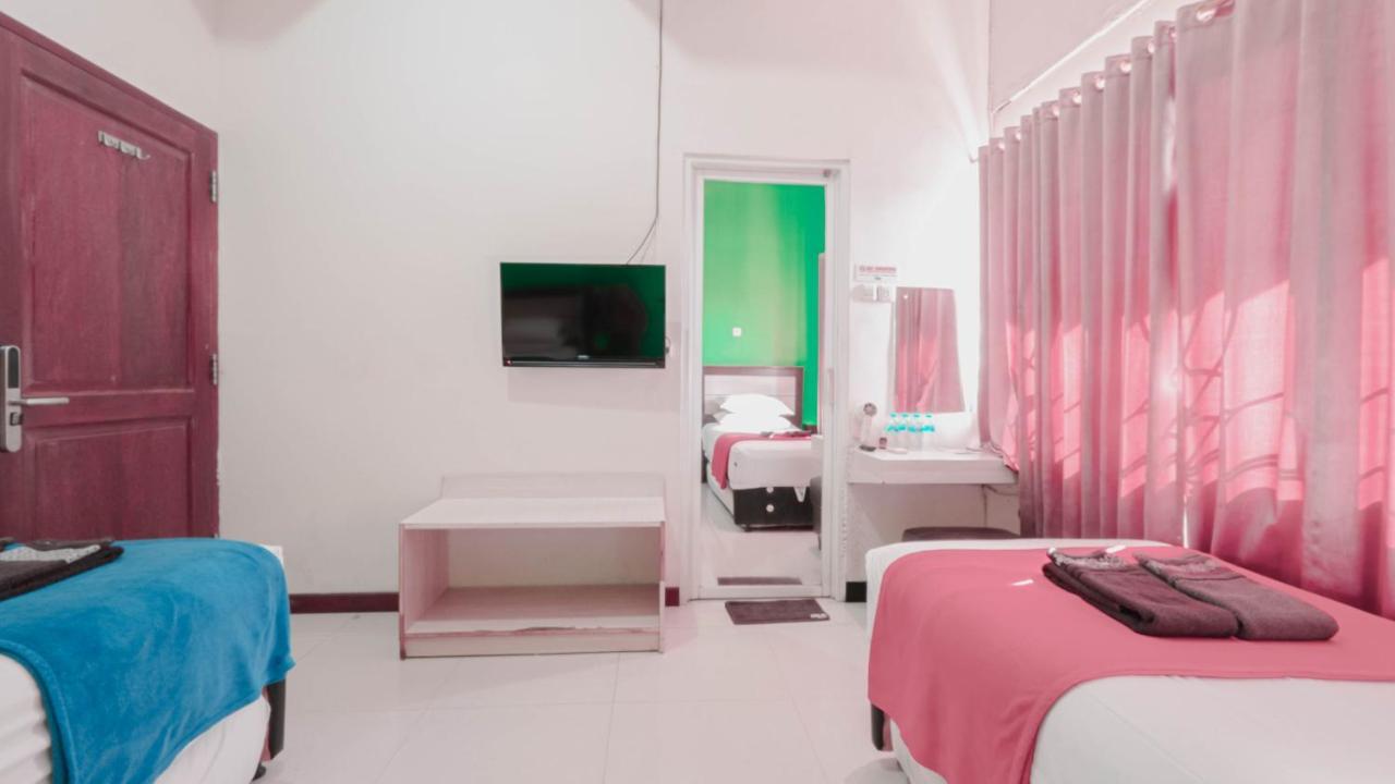 Cabin Hotel Sutomo Yogyakarta Esterno foto