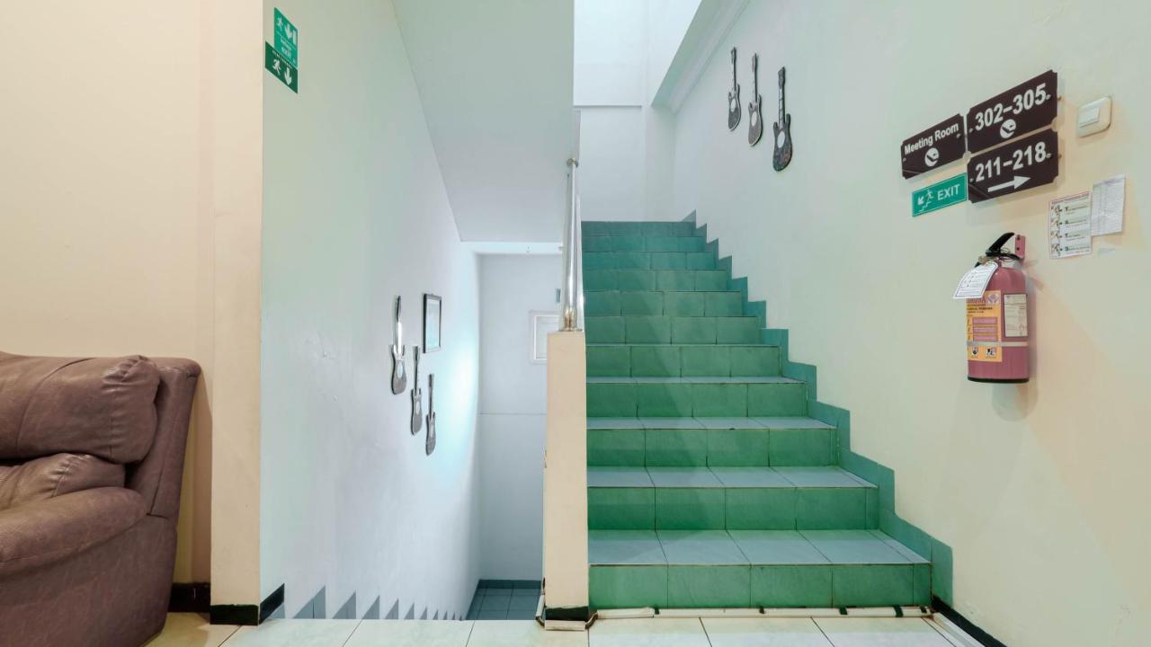 Cabin Hotel Sutomo Yogyakarta Esterno foto