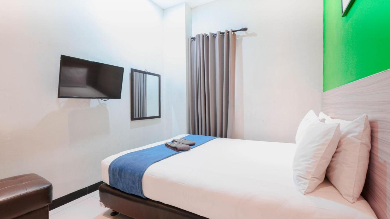 Cabin Hotel Sutomo Yogyakarta Esterno foto