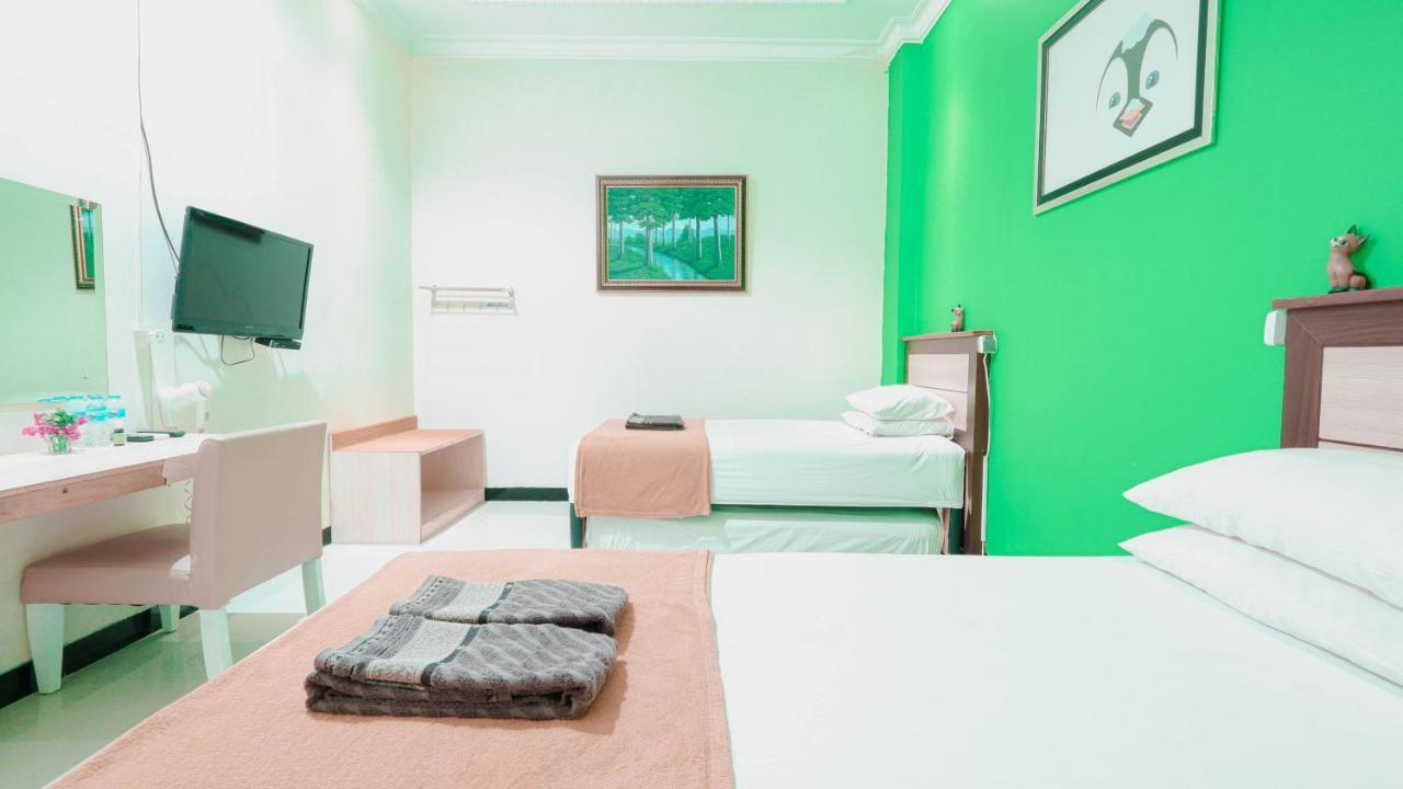 Cabin Hotel Sutomo Yogyakarta Esterno foto