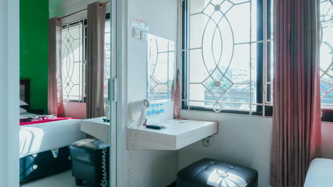 Cabin Hotel Sutomo Yogyakarta Esterno foto