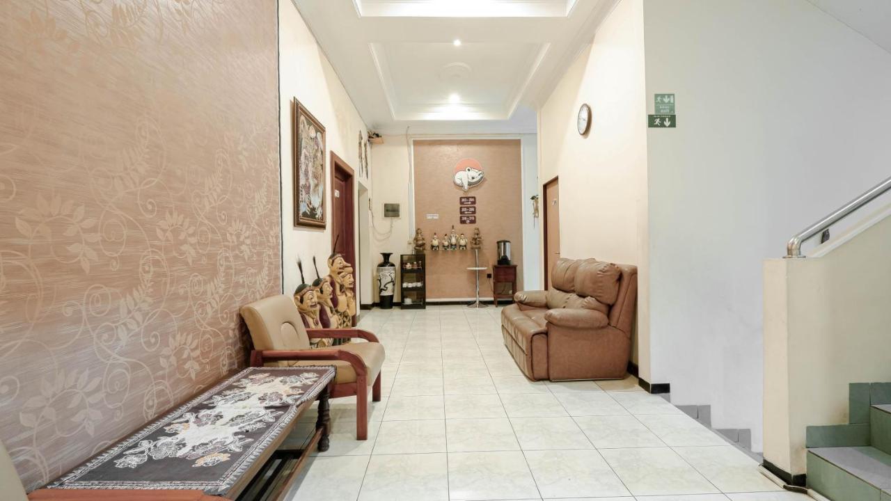 Cabin Hotel Sutomo Yogyakarta Esterno foto