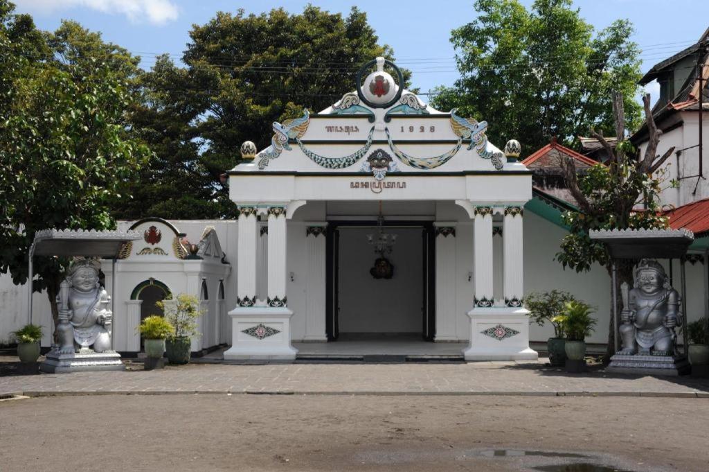 Cabin Hotel Sutomo Yogyakarta Esterno foto