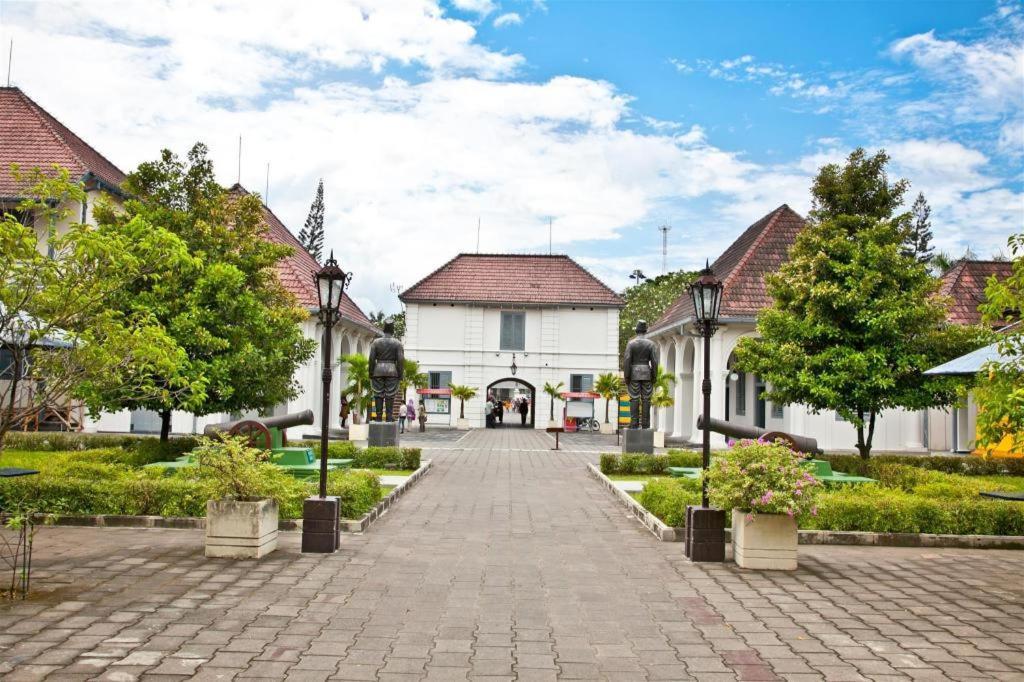 Cabin Hotel Sutomo Yogyakarta Esterno foto