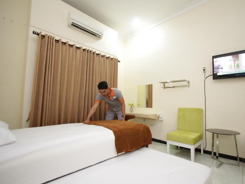 Cabin Hotel Sutomo Yogyakarta Esterno foto