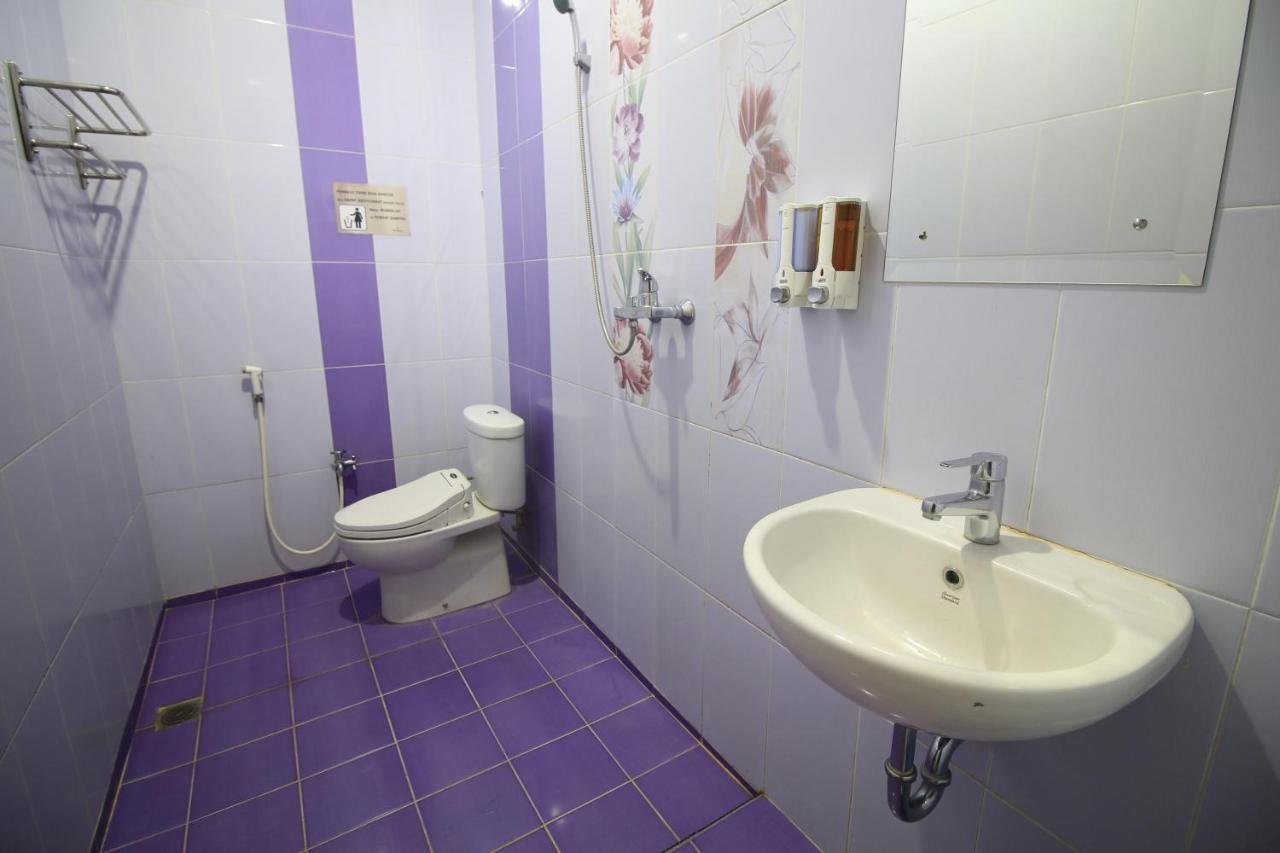 Cabin Hotel Sutomo Yogyakarta Esterno foto