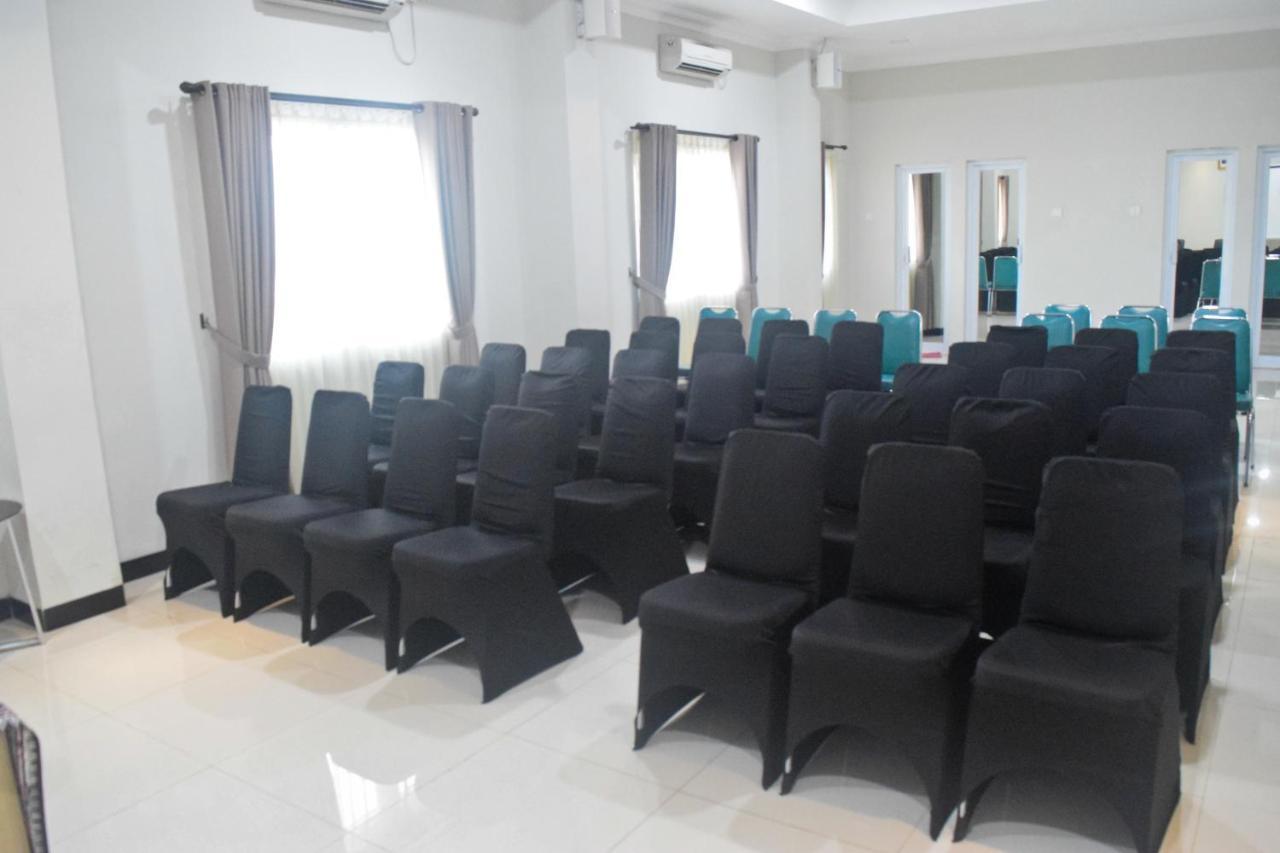 Cabin Hotel Sutomo Yogyakarta Esterno foto