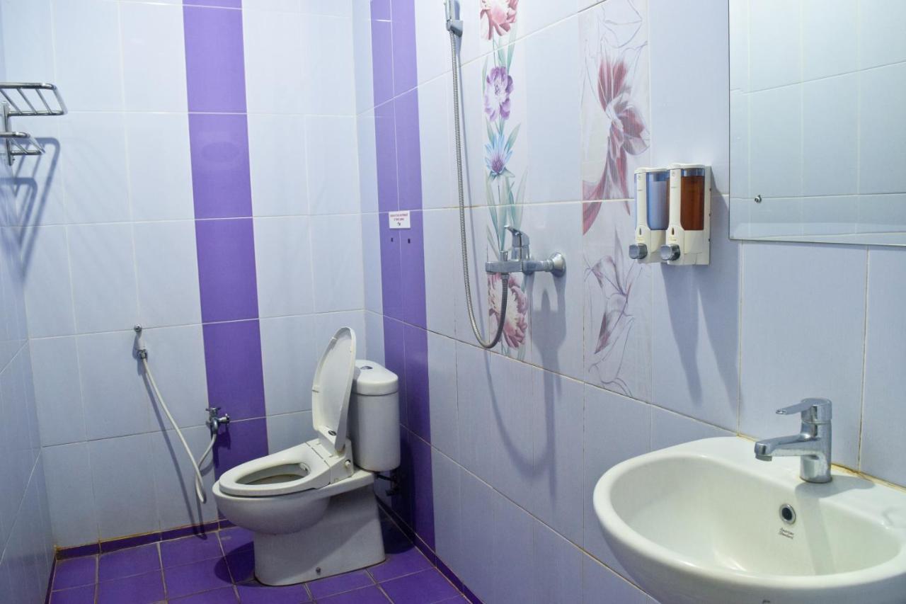 Cabin Hotel Sutomo Yogyakarta Esterno foto