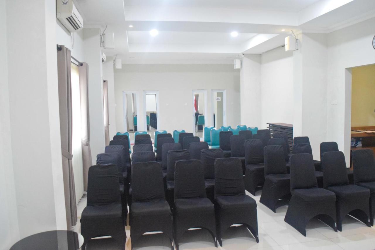 Cabin Hotel Sutomo Yogyakarta Esterno foto
