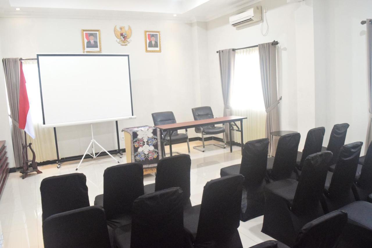 Cabin Hotel Sutomo Yogyakarta Esterno foto
