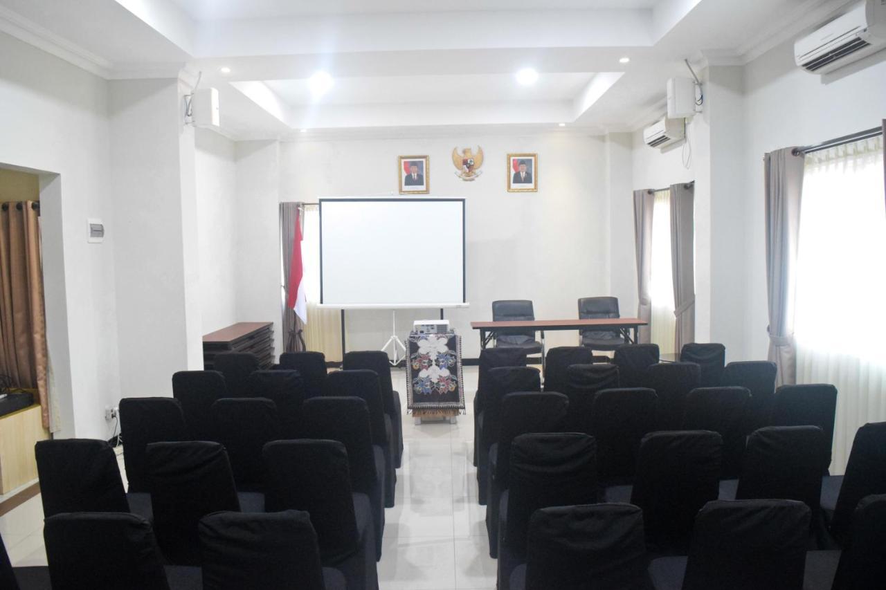 Cabin Hotel Sutomo Yogyakarta Esterno foto